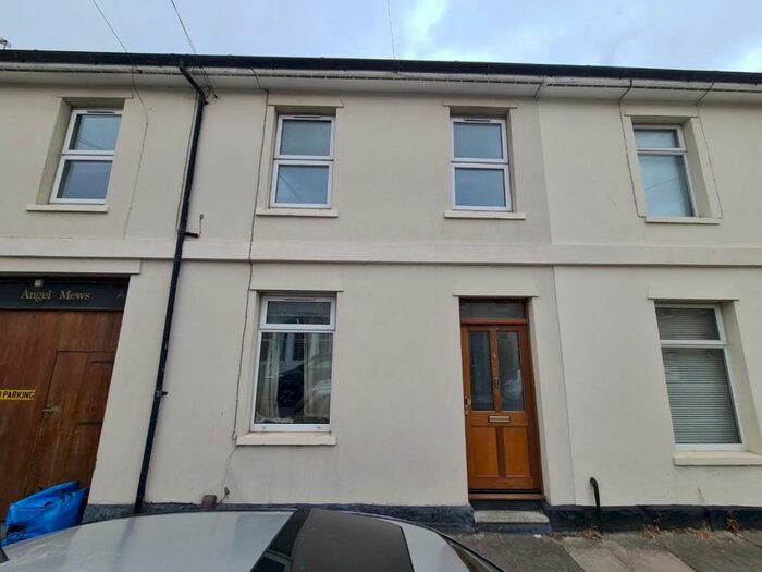 2 Bedroom Flat To Rent In Salop Street, Penarth, CF64