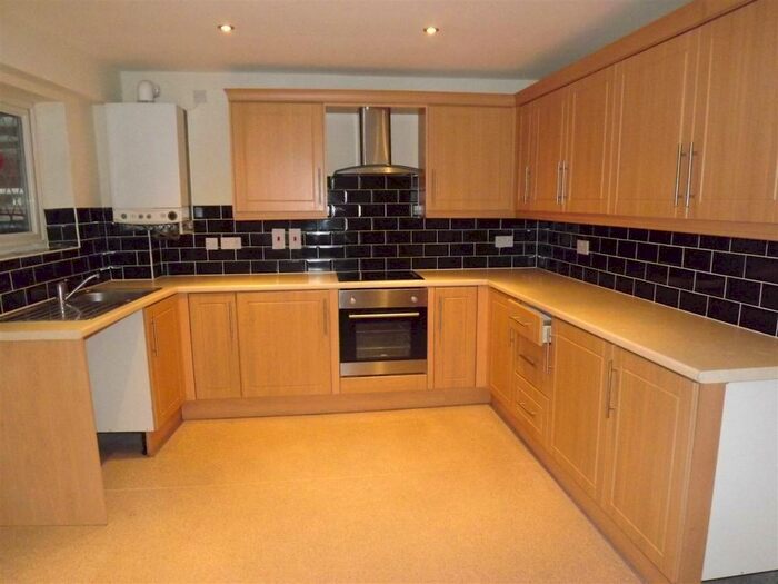 3 Bedroom Apartment To Rent In Lilac Crescent, Nottingham, NG9