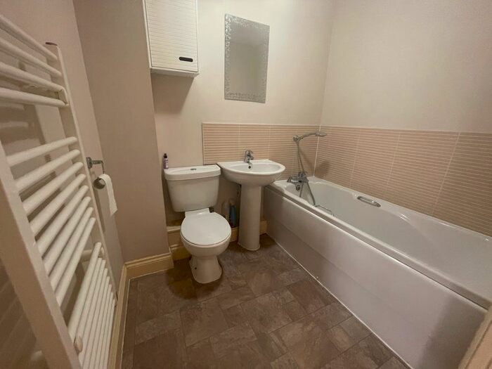 2 Bedroom Flat To Rent In Pasteur Drive, Swindon, SN1
