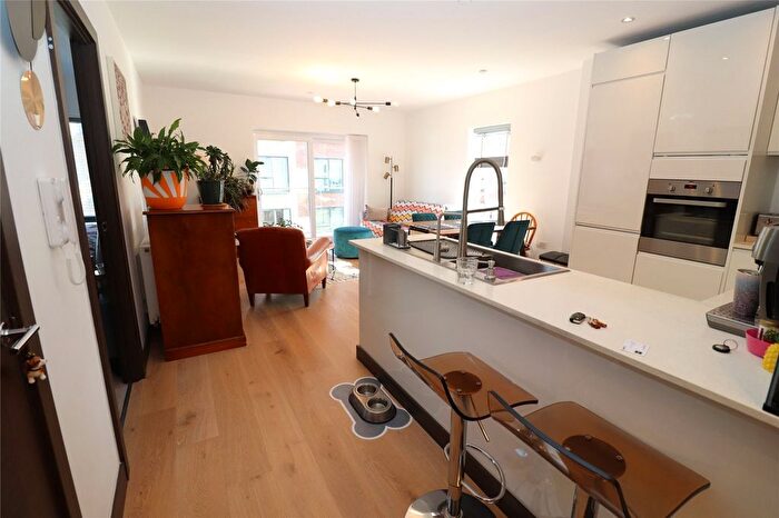1 Bedroom Flat For Sale In Fairfax Drive, Westcliff On Sea, Essex, SS0