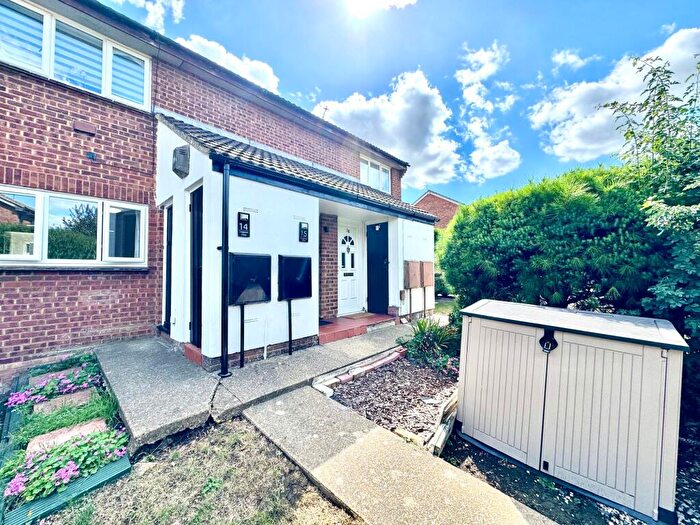 1 Bedroom Maisonette For Sale In Leygreen Close, Luton, LU2