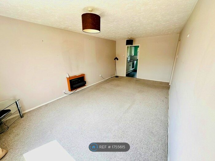2 Bedroom Flat To Rent In Handcross Road, Luton, LU2