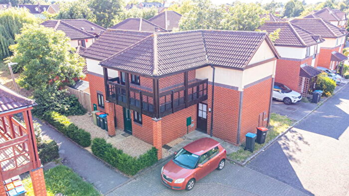 2 Bedroom Cluster House For Sale In Wallmead Gardens, Loughton, Milton Keynes, MK5