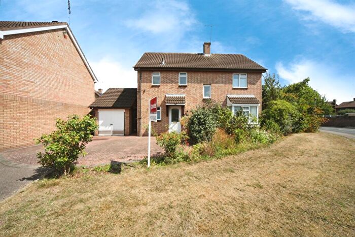 4 Bedroom Detached House For Sale In Leamington Road, Luton, LU3