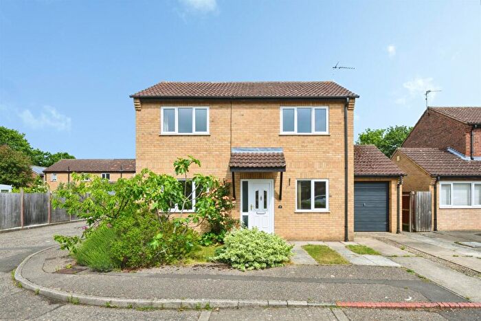 3 Bedroom Detached House For Sale In Kingfishers, Orton Wistow, Peterborough, PE2