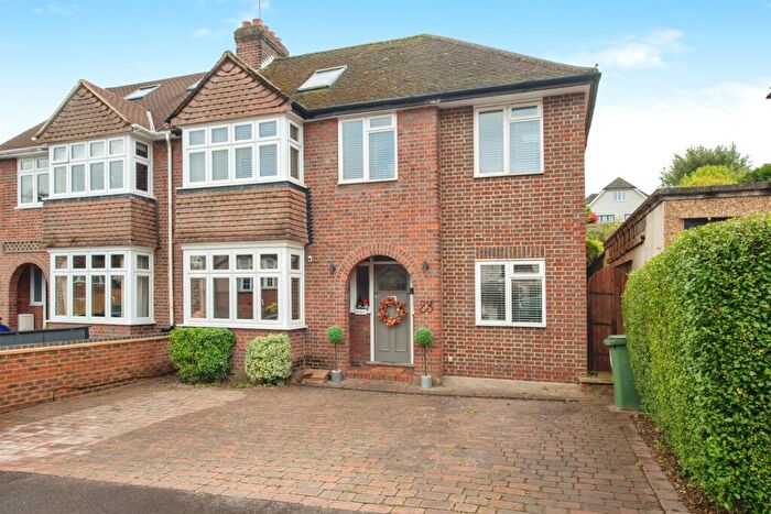 5 Bedroom Semi-Detached House For Sale In West Valley Road, Hemel Hempstead, HP3
