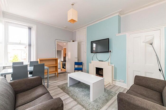 5 Bedroom Maisonette To Rent In Lavender Gardens, Jesmond, Newcastle Upon Tyne, NE2