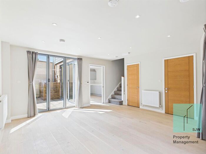 4 Bedroom Detached House To Rent In London, N15