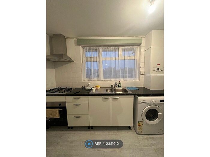 2 Bedroom Flat To Rent In Calcraft House, London, E2