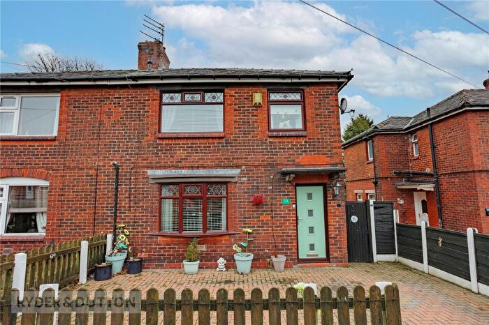 3 Bedroom Semi Detached House For Sale In Sycamore Avenue, Greenacres, Oldham, OL4