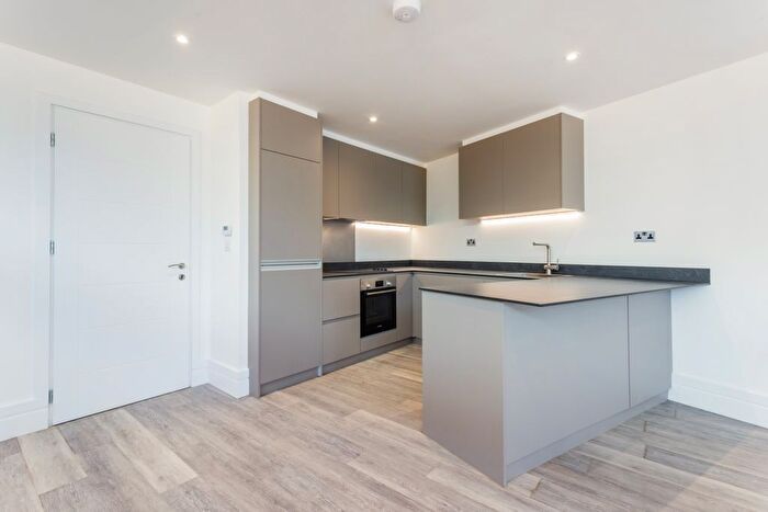 3 Bedroom Flat To Rent In Deepdene Court, Southgate, N21