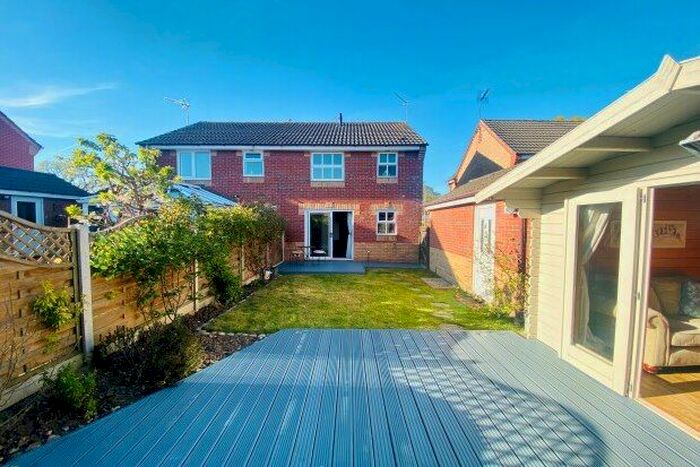 3 Bedroom Semi-Detached House To Rent In Ash Close, Norwich, NR9