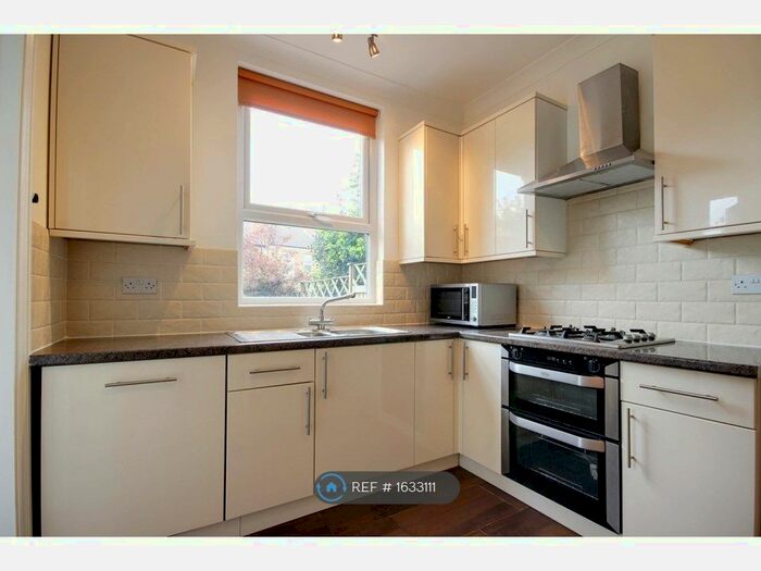 2 Bedroom Flat To Rent In East Finchley, London, N2
