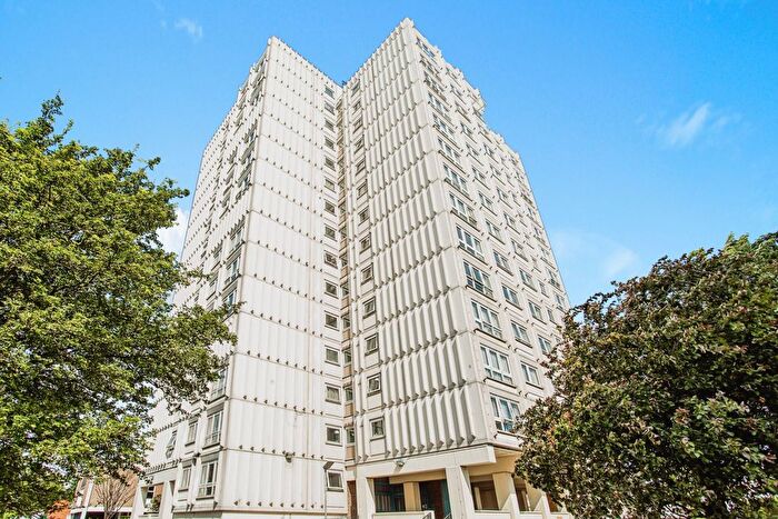 2 Bedroom Flat To Rent In Brecon Salisbury Avenue, Westcliff-On-Sea, SS0