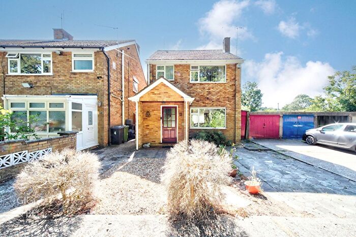 3 Bedroom Detached House For Sale In Caxton Court, Roman Road, Luton, Bedfordshire, LU3