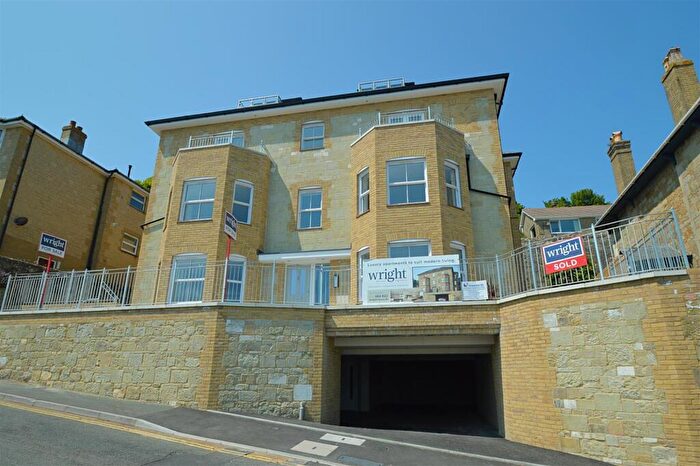 2 Bedroom Apartment For Sale In Fantastic Sea Views * Ventnor, PO38