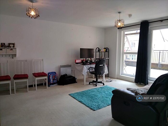 1 Bedroom Flat To Rent In Memorial Heights, Ilford, IG2