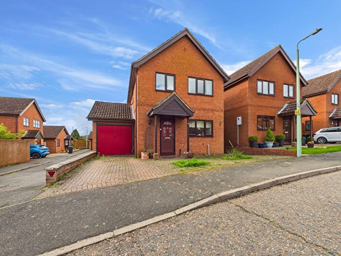 3 Bedroom Detached House For Sale In Vicarage Gardens, Stowmarket, IP14
