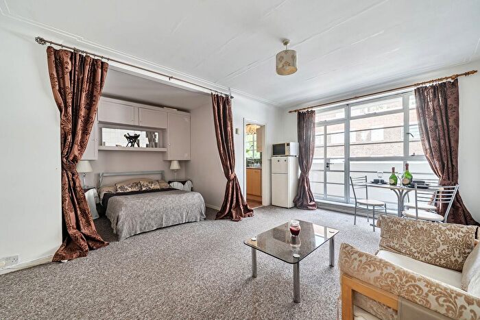 Studio For Sale In Sheen Road, Richmond, TW9