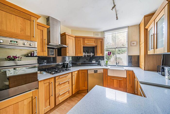 3 Bedroom Flat To Rent In Kingsgate Road, West Hampstead, London, NW6