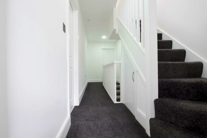 6 Bedroom House To Rent In Halsbury Road, L6