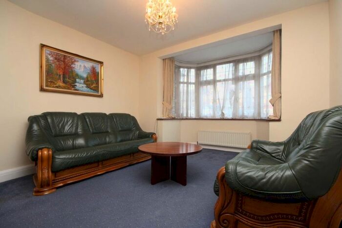 3 Bedroom Property To Rent In Park Road, Hounslow, TW3