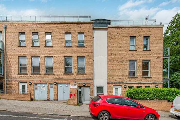 2 Bedroom Flat For Sale In Cawnpore Street, London, SE19