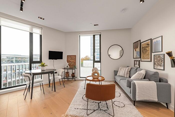 1 Bedroom Flat To Rent In Pembridge Gardens, Notting Hill, London, W2