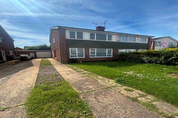 3 Bedroom Property To Rent In Bramley Way, Chelmsford, CM3