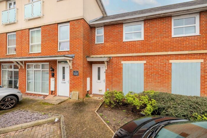 2 Bedroom Maisonette To Rent In Reynolds Avenue, Redhill, RH1