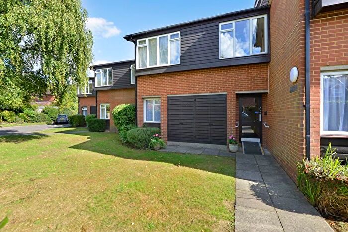 1 Bedroom Flat For Sale In Hesketh Close, Cranleigh, GU6