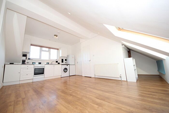 Studio To Rent In Firs Lane, Winchmore Hill, N21