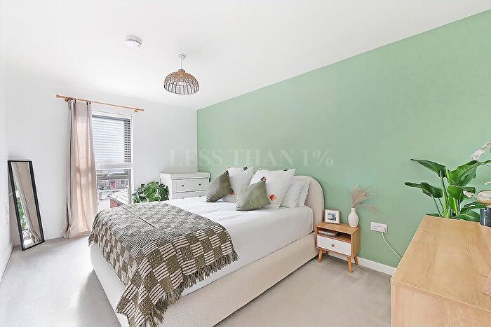 2 Bedroom Flat For Sale In High Street -, NN5