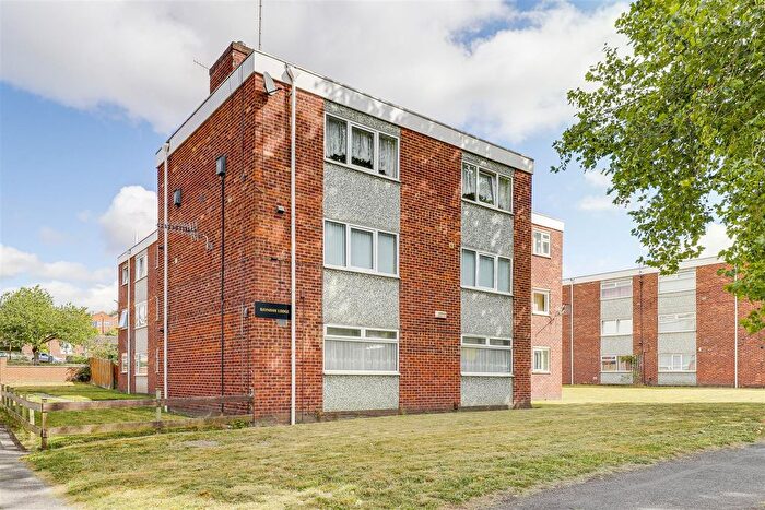 1 Bedroom Flat To Rent In Raynham Lodge, Abbotsbury Close, Nottingham, NG5