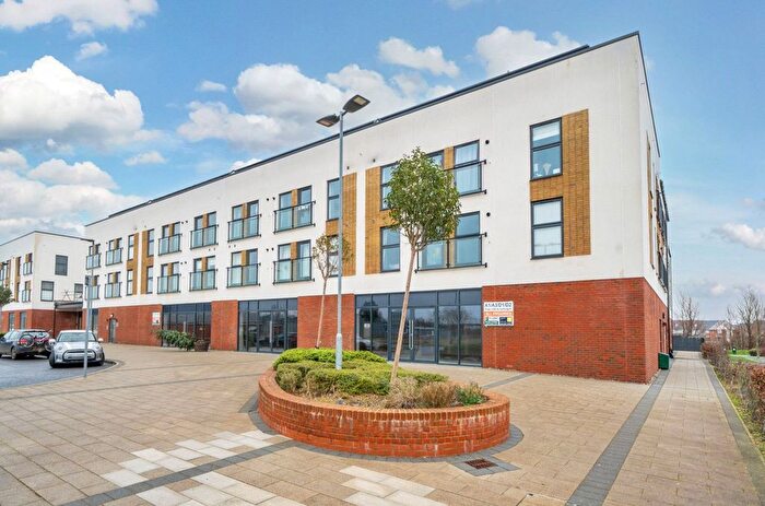 3 Bedroom Flat For Sale In Longacres Way, Longacre House Longacres Way, PO20