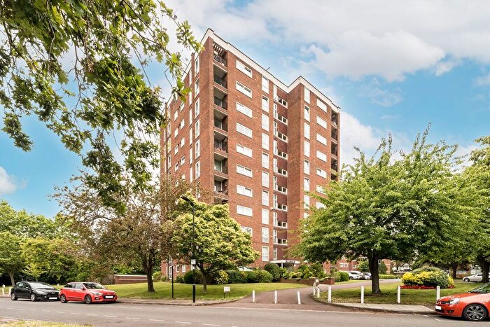 2 Bedroom Flat To Rent In Green Vale, London, W5