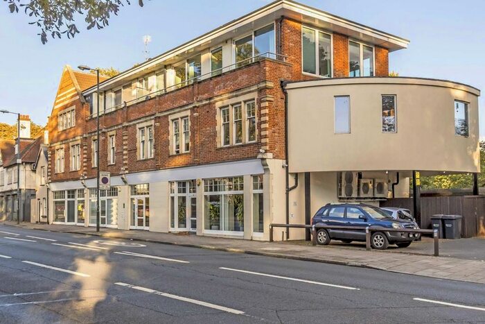 1 Bedroom Flat To Rent In Hampton Court Road, Kingston Upon Thames KT1