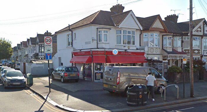 2 Bedroom Maisonette To Rent In Rowden Park Gardens, London, E4