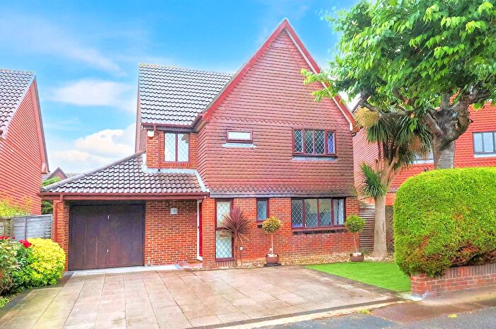 3 Bedroom Detached House For Sale In Marigold Way, Shirley Oaks Village, CR0