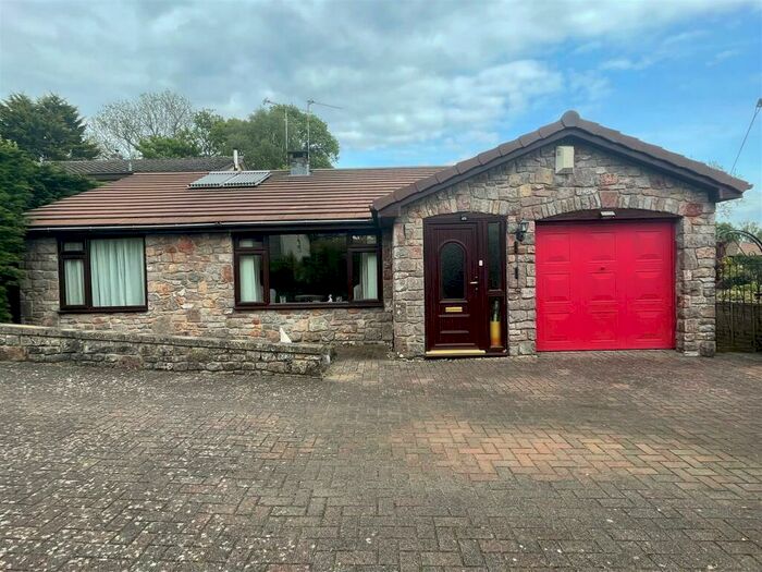 3 Bedroom House For Sale In Short Way, Failand, Bristol, BS8