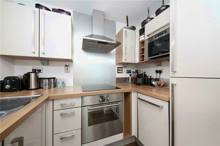1 Bedroom Flat To Rent In Proton Tower, East India, Virginia Quays, Blackwall, Canary Wharf, London, E14