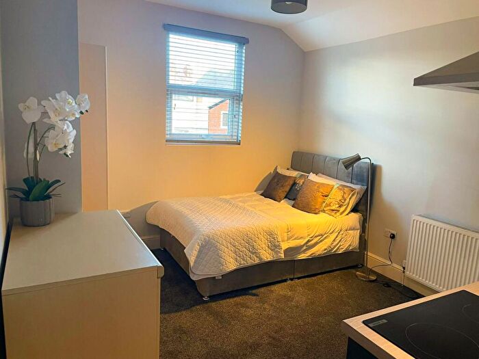 Studio To Rent In Room, Highfield Road, DN1