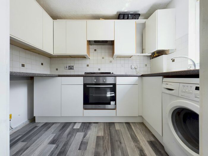 1 Bedroom Flat To Rent In Trinity Court, Fish Street, HU1