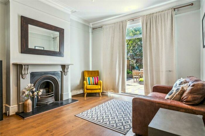 2 Bedroom Apartment To Rent In Cavendish Road, London, SW12