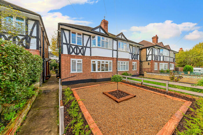 2 Bedroom Apartment To Rent In Gordon Road, Surbiton, KT5