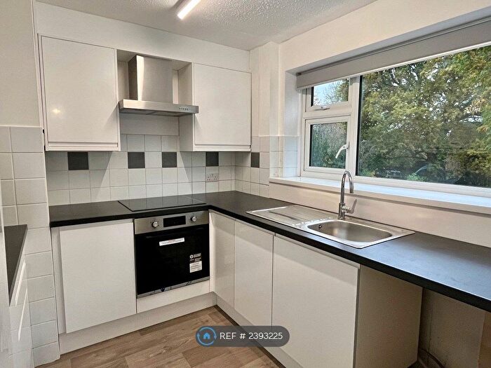 3 Bedroom Flat To Rent In Plantation Road, Amersham, HP6