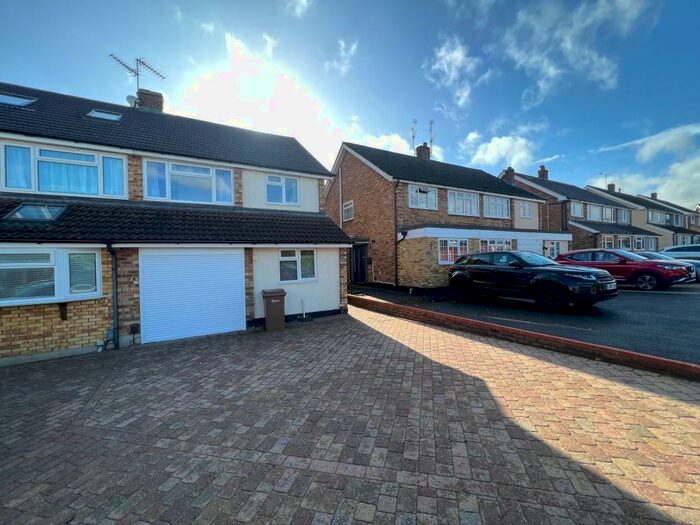 3 Bedroom Semi-Detached House To Rent In Hollywood Close, Great Baddow, CM2