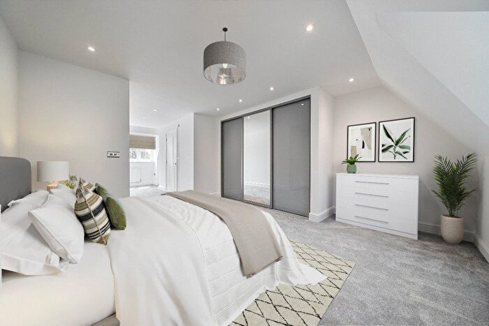 4 Bedroom Semi-Detached House For Sale In High Street, St. Mary Cray, Orpington, BR5