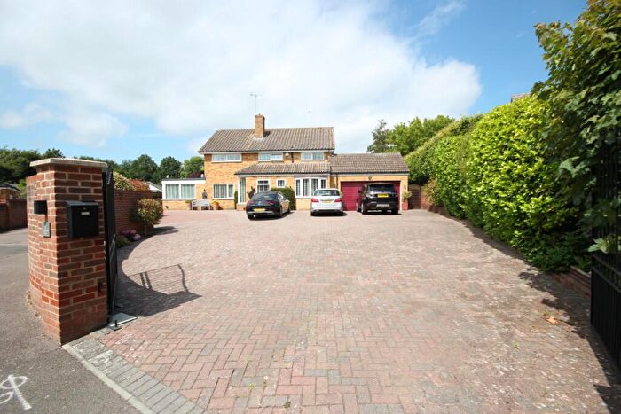 3 Bedroom Detached House For Sale In Plowenders Close, Addington, ME19