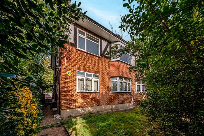 2 Bedroom Maisonette For Sale In Mill Vale, Shortlands, Bromley, BR2